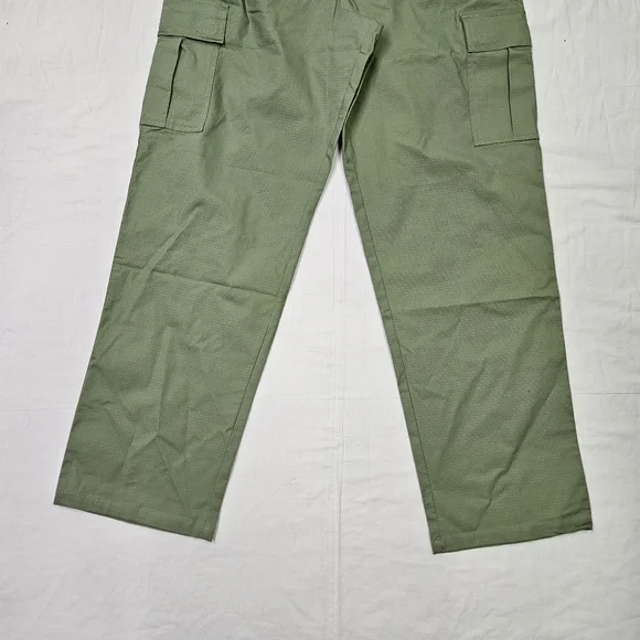 Nike Club Standard Fit Oil Green Cargo Pants FZ5765-386 Men's Size 34x32